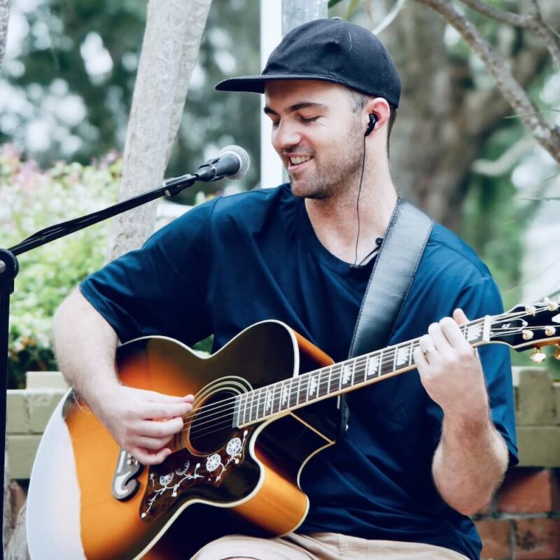 Pete Ball a solo musician hailing from the picturesque Mid North Coast has carved his niche as a captivating one-man band