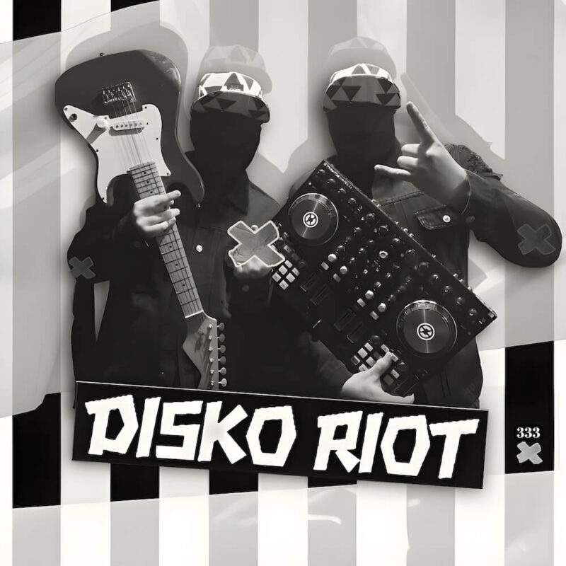 Disko Riot perform live at the Seaview Tavern Woolgoolga