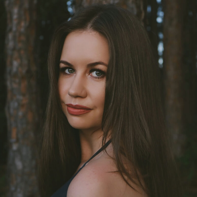 Taylah Little performs at Seaview Tavern Woolgoolga