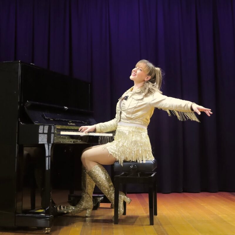 Cassidy Rae Piano Woman performing live at the Seaview Tavern Woolgoolga