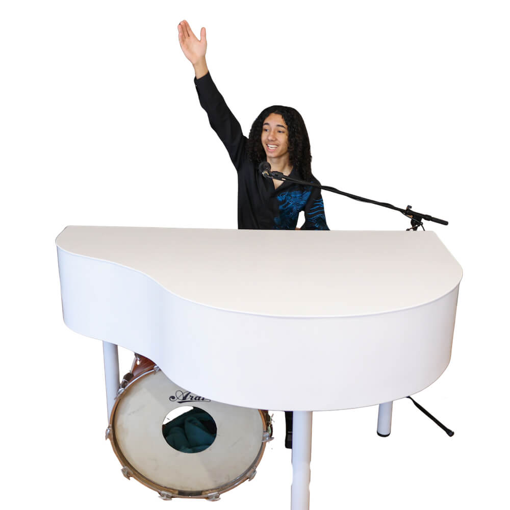 Dylan Wigley's Piano show high energy singalong at the Seaview Tavern Woolgoolga