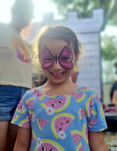 Facepainting kids activity at the Seaview Tavern